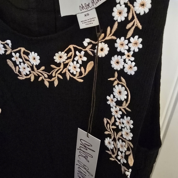 Chloe Black Floral Embroidered Women's Top - Picture 5 of 5